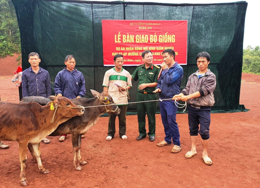 Điểm tựa vững chắc của dân bản